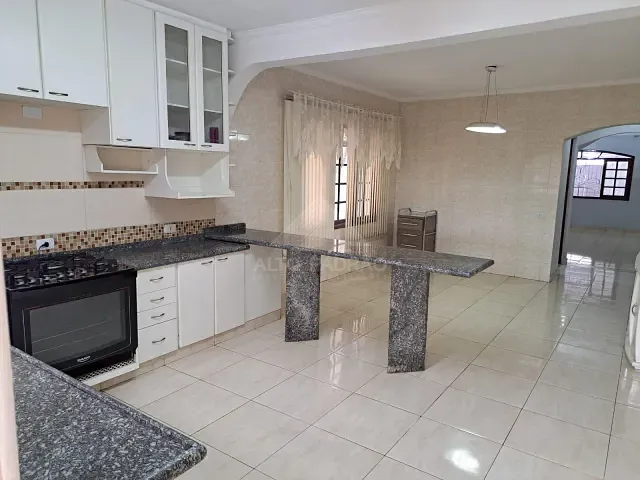 Sobrado com 180m² 3 quartos e 2 banheiros, para alugar, no bairro Vila Bocaina em Mauá
