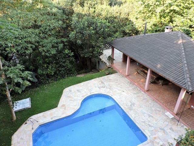Sobrado com 1044m² 4 quartos e 5 banheiros, à venda, no bairro Jardim do Golf I em Jandira