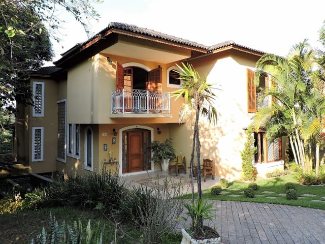 Sobrado com 1044m² 4 quartos e 5 banheiros, à venda, no bairro Jardim do Golf I em Jandira