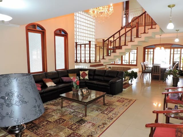 Sobrado com 1044m² 4 quartos e 5 banheiros, à venda, no bairro Jardim do Golf I em Jandira