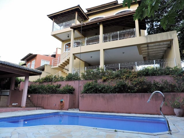 Sobrado com 1044m² 4 quartos e 5 banheiros, à venda, no bairro Jardim do Golf I em Jandira