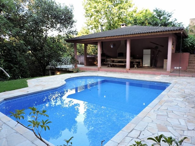 Sobrado com 1044m² 4 quartos e 5 banheiros, à venda, no bairro Jardim do Golf I em Jandira
