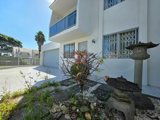 Casa 3 quartos e 4 banheiros, à venda, no bairro Tarumã em Curitiba