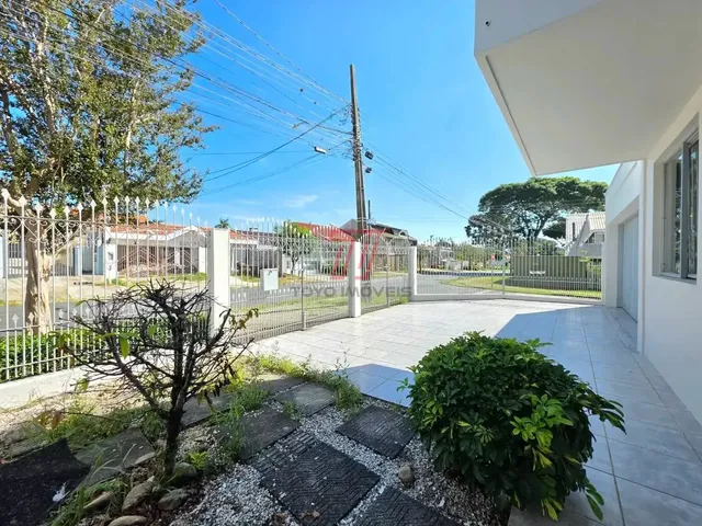 Casa 3 quartos e 4 banheiros, à venda, no bairro Tarumã em Curitiba