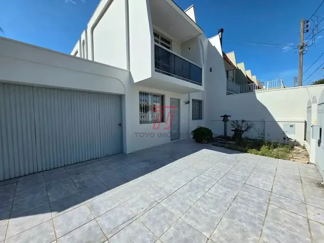 Casa 3 quartos e 4 banheiros, à venda, no bairro Tarumã em Curitiba
