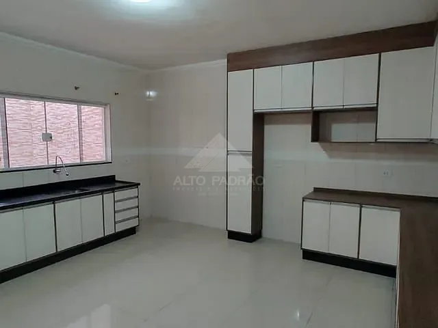 Sobrado com 180m² 3 quartos e 3 banheiros, para alugar, no bairro Jardim Pedroso em Mauá