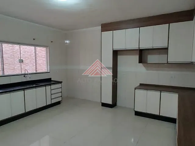 Sobrado com 180m² 3 quartos e 3 banheiros, para alugar, no bairro Jardim Pedroso em Mauá