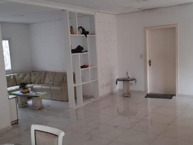 Sobrado com 1250m² 5 quartos e 6 banheiros, à venda, no bairro Parque Rizzo em Cotia