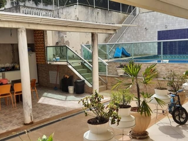 Sobrado com 1250m² 5 quartos e 6 banheiros, à venda, no bairro Parque Rizzo em Cotia