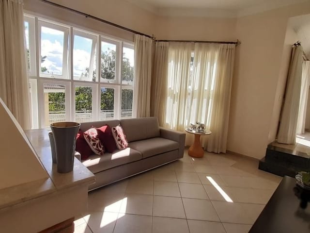 Sobrado com 360m² 4 quartos e 4 banheiros, à venda, no bairro São Paulo II em Cotia