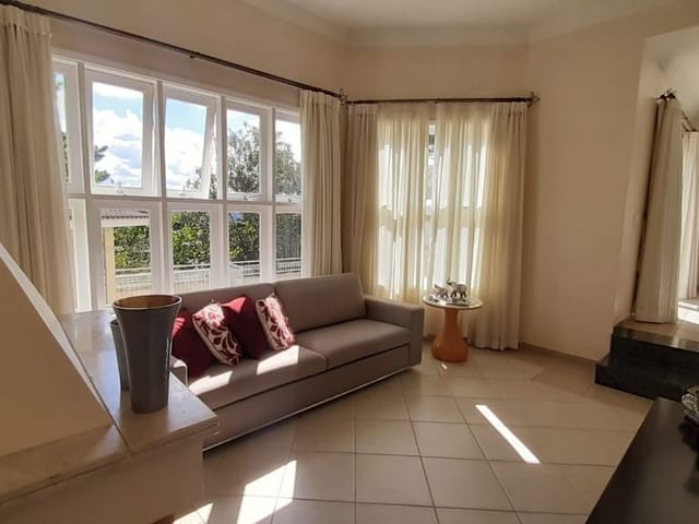 Sobrado com 360m² 4 quartos e 4 banheiros, à venda, no bairro São Paulo II em Cotia
