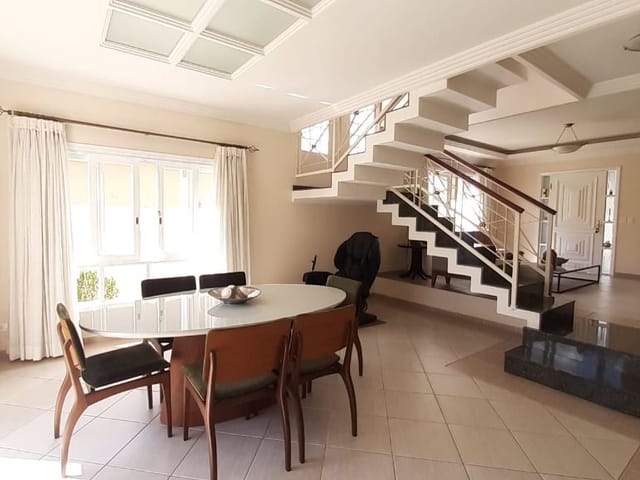 Sobrado com 360m² 4 quartos e 4 banheiros, à venda, no bairro São Paulo II em Cotia