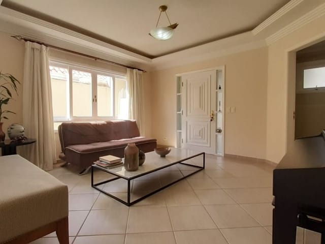 Sobrado com 360m² 4 quartos e 4 banheiros, à venda, no bairro São Paulo II em Cotia