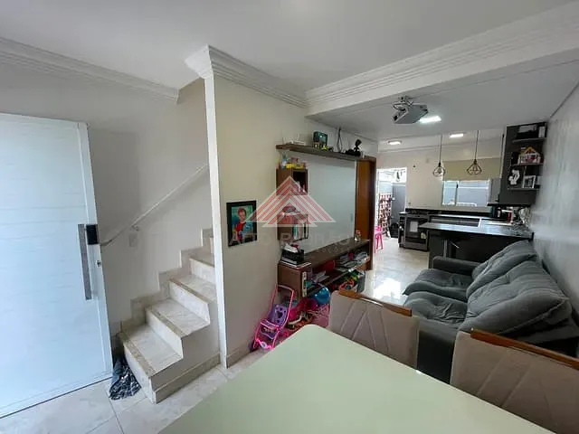 Sobrado com 60m² 2 quartos e 2 banheiros, à venda, no bairro Jardim Santista em Mauá
