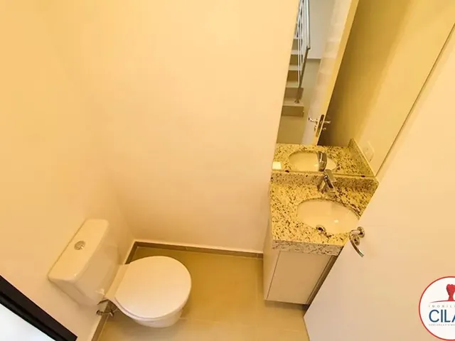 Casa 2 quartos e 3 banheiros, para alugar, no bairro Campina do Siqueira em Curitiba