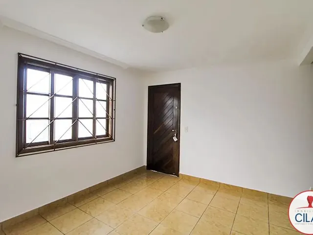 Sobrado 3 quartos e 3 banheiros, para alugar, no bairro Capão Raso em Curitiba