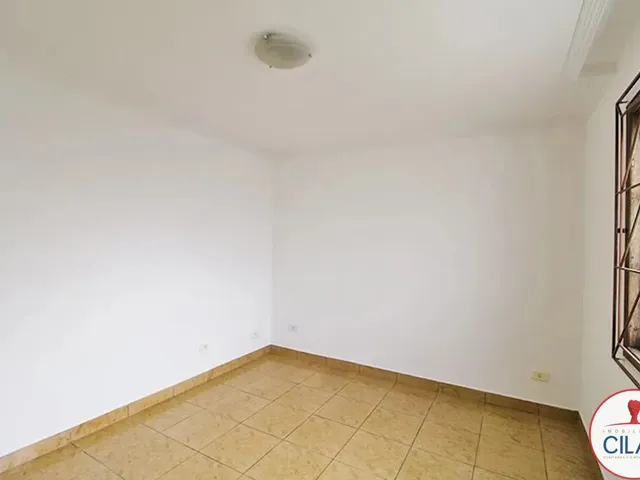 Sobrado 3 quartos e 3 banheiros, para alugar, no bairro Capão Raso em Curitiba