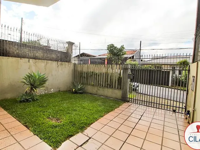 Sobrado 3 quartos e 3 banheiros, para alugar, no bairro Capão Raso em Curitiba
