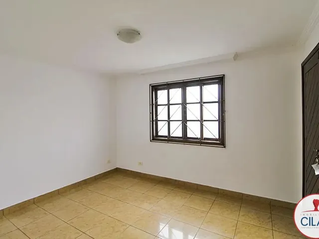 Sobrado 3 quartos e 3 banheiros, para alugar, no bairro Capão Raso em Curitiba
