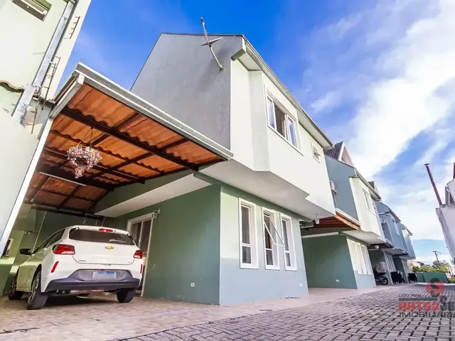 Sobrado 3 quartos e 3 banheiros, à venda, no bairro Xaxim em Curitiba