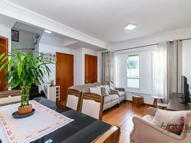 Sobrado 3 quartos e 3 banheiros, à venda, no bairro Xaxim em Curitiba