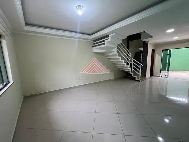 Sobrado com 125m² 3 quartos e 4 banheiros, para alugar, no bairro Jardim Guapituba em Mauá