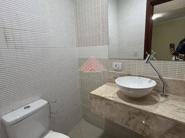Sobrado com 125m² 3 quartos e 4 banheiros, para alugar, no bairro Jardim Guapituba em Mauá
