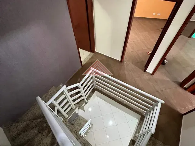 Sobrado com 125m² 3 quartos e 4 banheiros, para alugar, no bairro Jardim Guapituba em Mauá