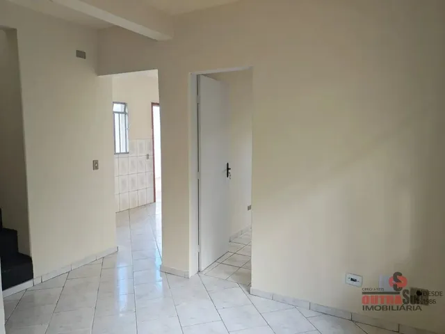 Casa 3 quartos e 1 banheiro, para alugar, no bairro Pinheirinho em Curitiba