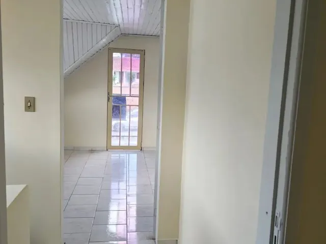 Casa 3 quartos e 1 banheiro, para alugar, no bairro Pinheirinho em Curitiba