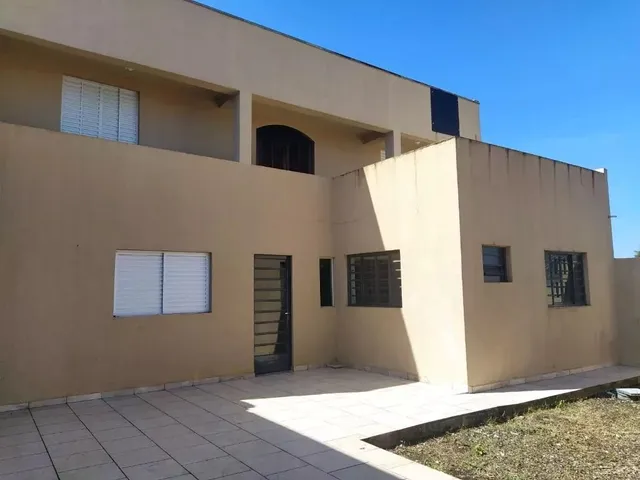 Casa com 308m² 3 quartos e 2 banheiros, para alugar, no bairro Alto Boqueirão em Curitiba