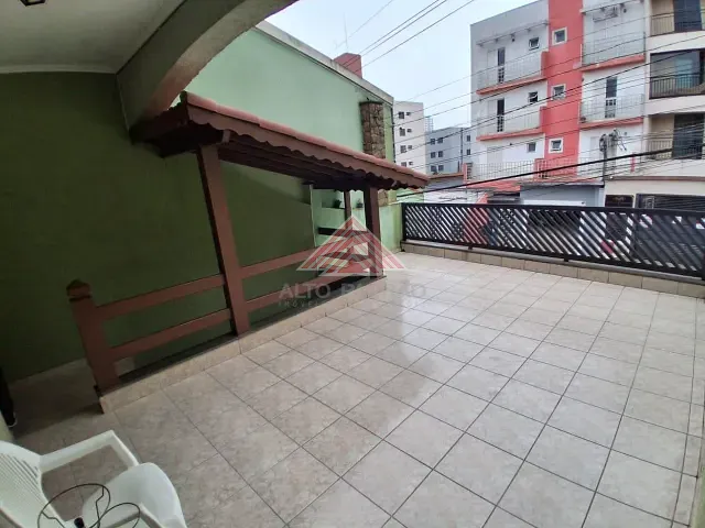 Sobrado com 200m² 3 quartos e 4 banheiros, à venda, no bairro Vila Assis Brasil em Mauá