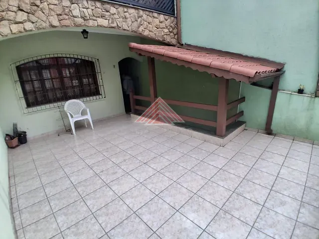 Sobrado com 200m² 3 quartos e 4 banheiros, à venda, no bairro Vila Assis Brasil em Mauá