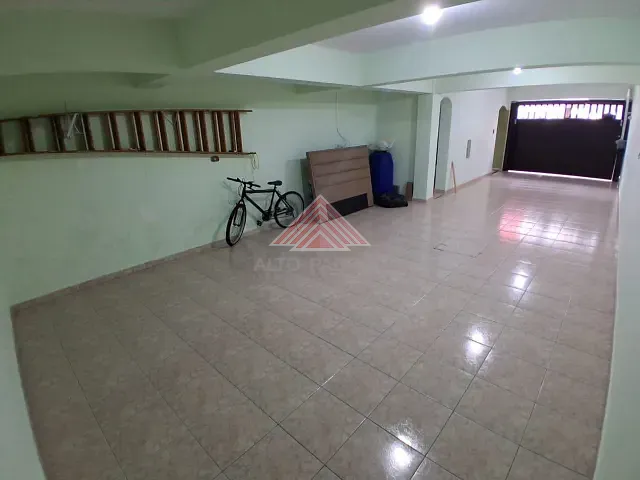 Sobrado com 200m² 3 quartos e 4 banheiros, à venda, no bairro Vila Assis Brasil em Mauá