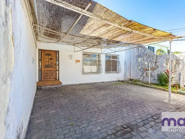 Sobrado com 2m² 3 quartos e 4 banheiros, para alugar, no bairro Tingui em Curitiba
