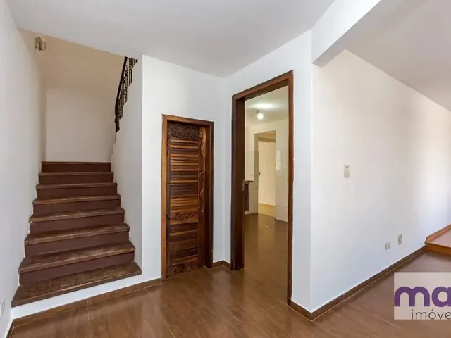 Sobrado com 2m² 3 quartos e 4 banheiros, para alugar, no bairro Tingui em Curitiba