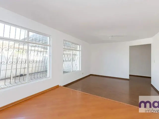 Sobrado com 2m² 3 quartos e 4 banheiros, para alugar, no bairro Tingui em Curitiba