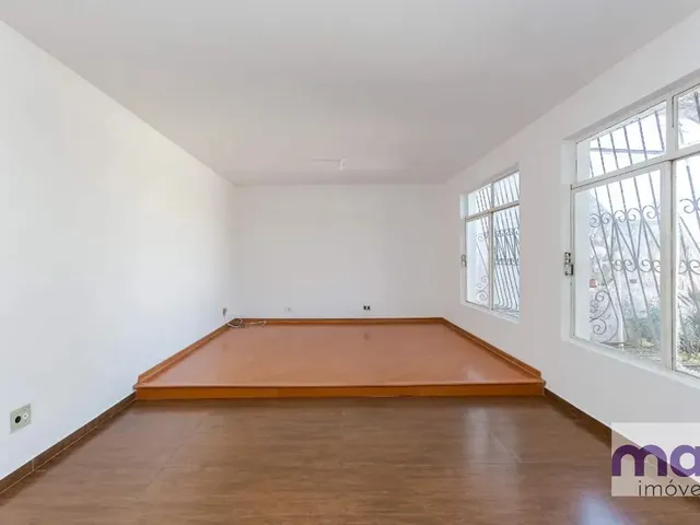 Sobrado com 2m² 3 quartos e 4 banheiros, para alugar, no bairro Tingui em Curitiba
