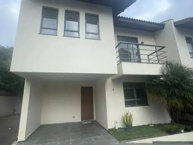Casa com 150m² 3 quartos e 3 banheiros, para alugar, no bairro Campina do Siqueira em Curitiba