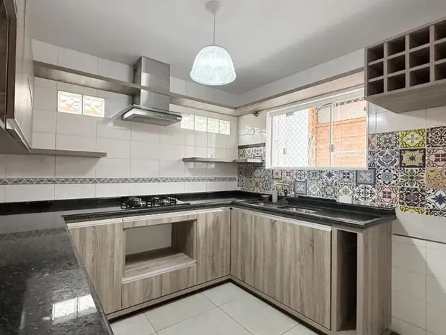 Casa com 102m² 4 quartos e 2 banheiros, para alugar, no bairro São Braz em Curitiba