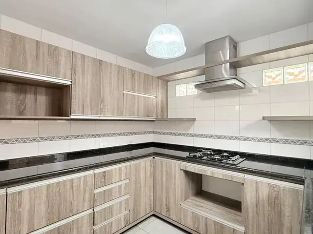 Casa com 102m² 4 quartos e 2 banheiros, para alugar, no bairro São Braz em Curitiba