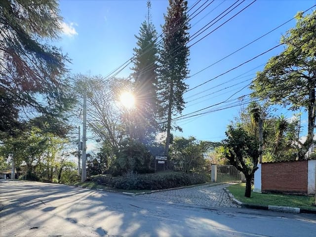 Sobrado com 10490m² 3 quartos e 3 banheiros, à venda, no bairro Vilarejo em Carapicuíba