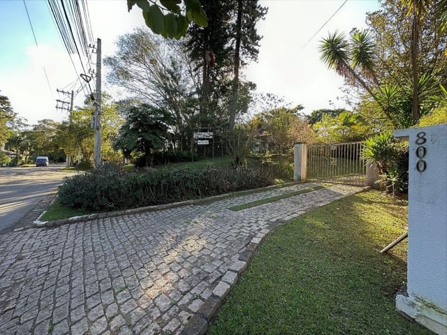Sobrado com 10490m² 3 quartos e 3 banheiros, à venda, no bairro Vilarejo em Carapicuíba