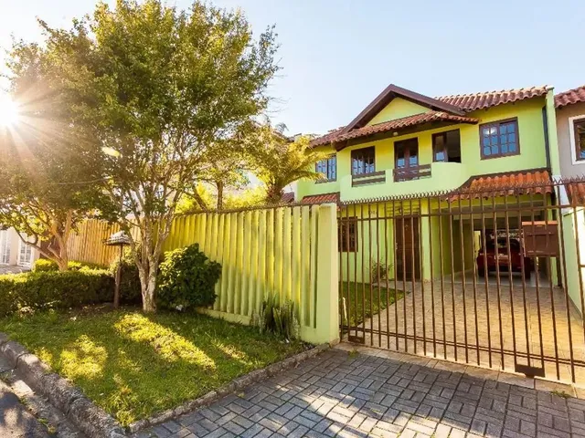 Sobrado com 300m² 4 quartos e 2 banheiros, à venda, no bairro São Braz em Curitiba