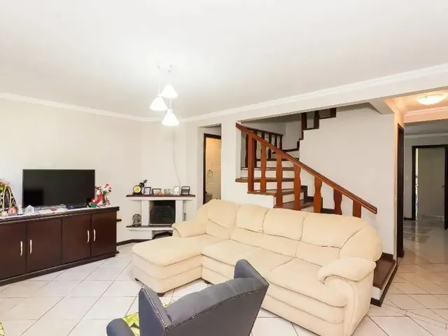 Sobrado com 300m² 4 quartos e 2 banheiros, à venda, no bairro São Braz em Curitiba