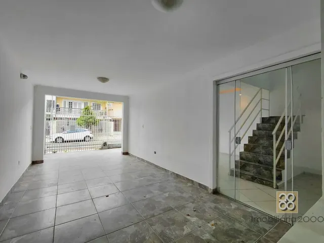 Sobrado 3 quartos e 2 banheiros, para alugar, no bairro Cidade Industrial em Curitiba