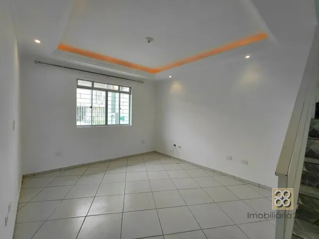 Sobrado 3 quartos e 2 banheiros, para alugar, no bairro Cidade Industrial em Curitiba