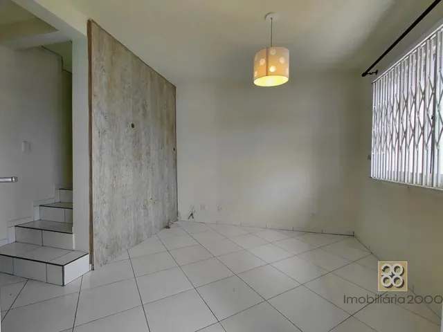 Sobrado 3 quartos e 3 banheiros, para alugar, no bairro Boqueirão em Curitiba