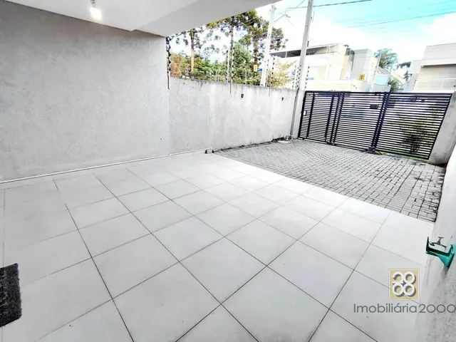 Sobrado 3 quartos e 3 banheiros, para alugar, no bairro Novo Mundo em Curitiba