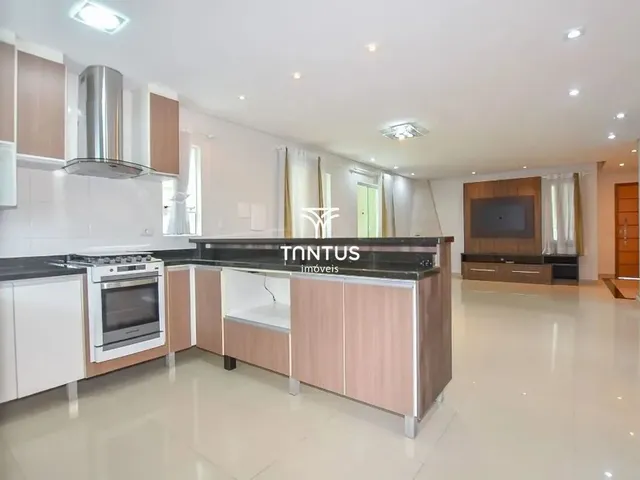 Sobrado com 217m² 3 quartos e 3 banheiros, para alugar, no bairro Uberaba em Curitiba